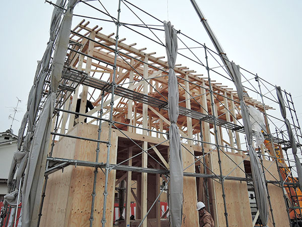 木造軸組工法に構造用合板を用いた耐力壁・耐力床で永遠に丈夫な家へ