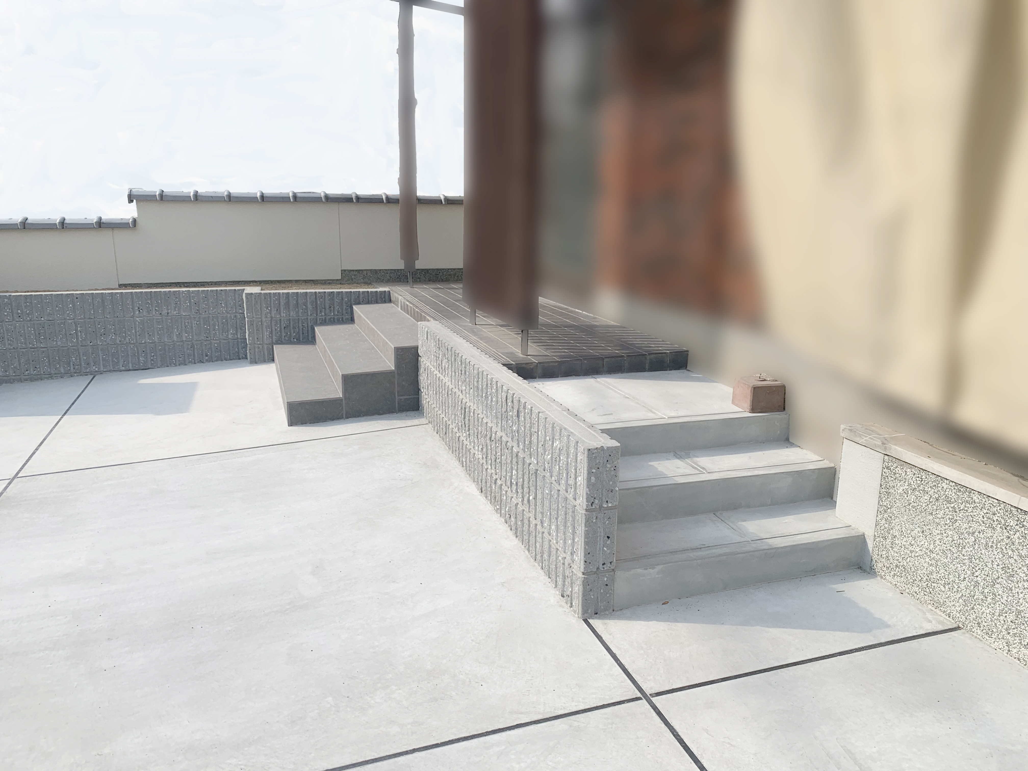 オープンガレージで来客時にも対応できるガレージスペースに